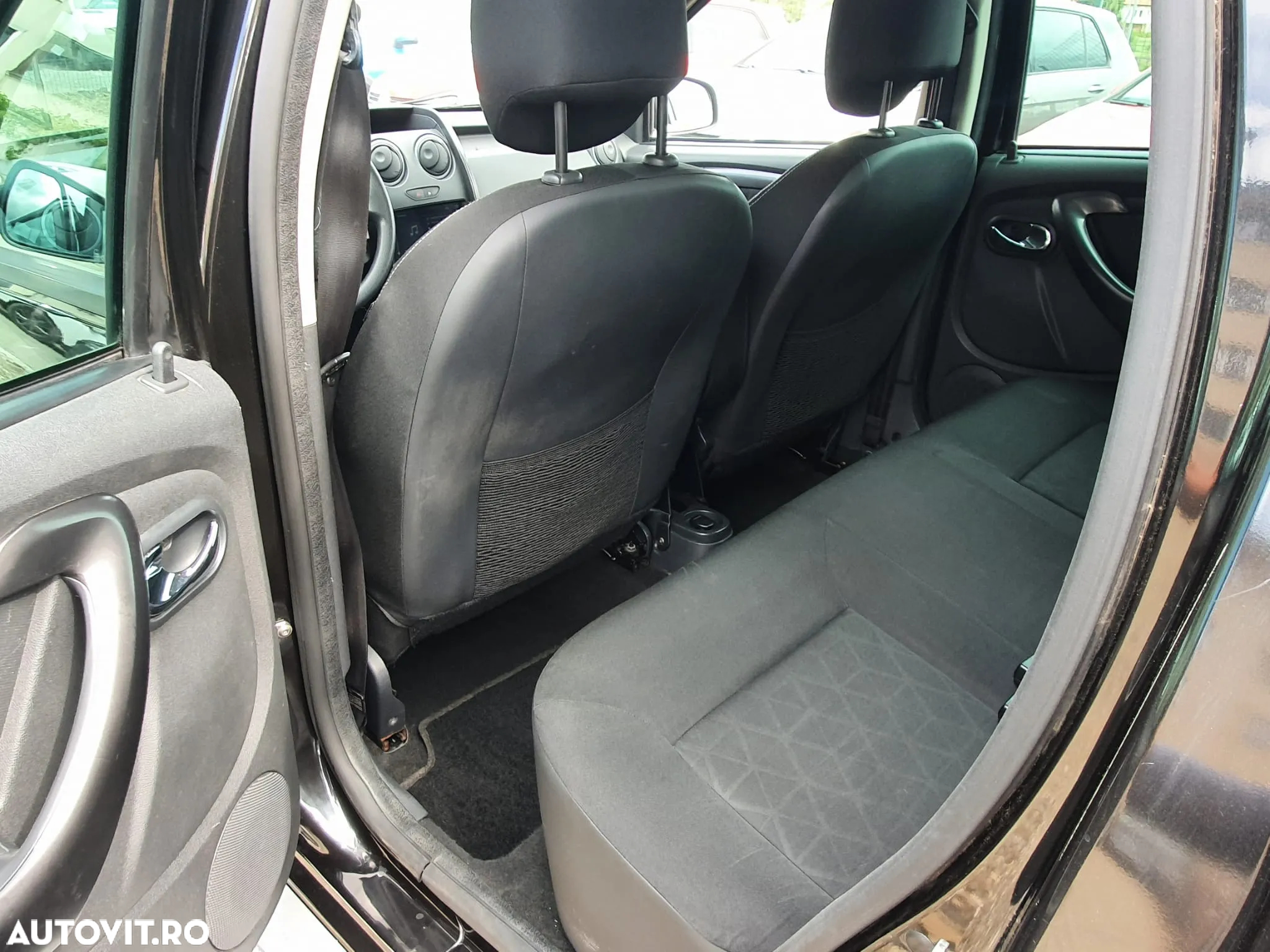 Dacia Duster 1.6 4x2 Laureate - 9