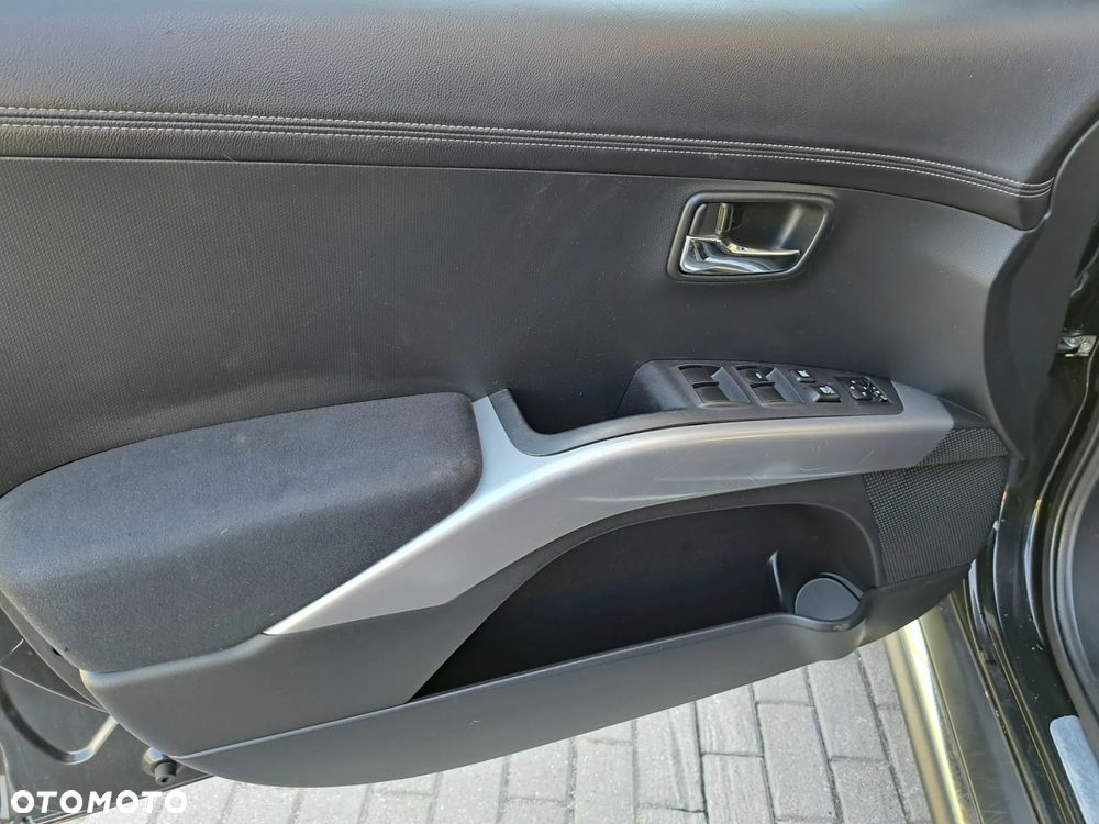 Mitsubishi Outlander - 26