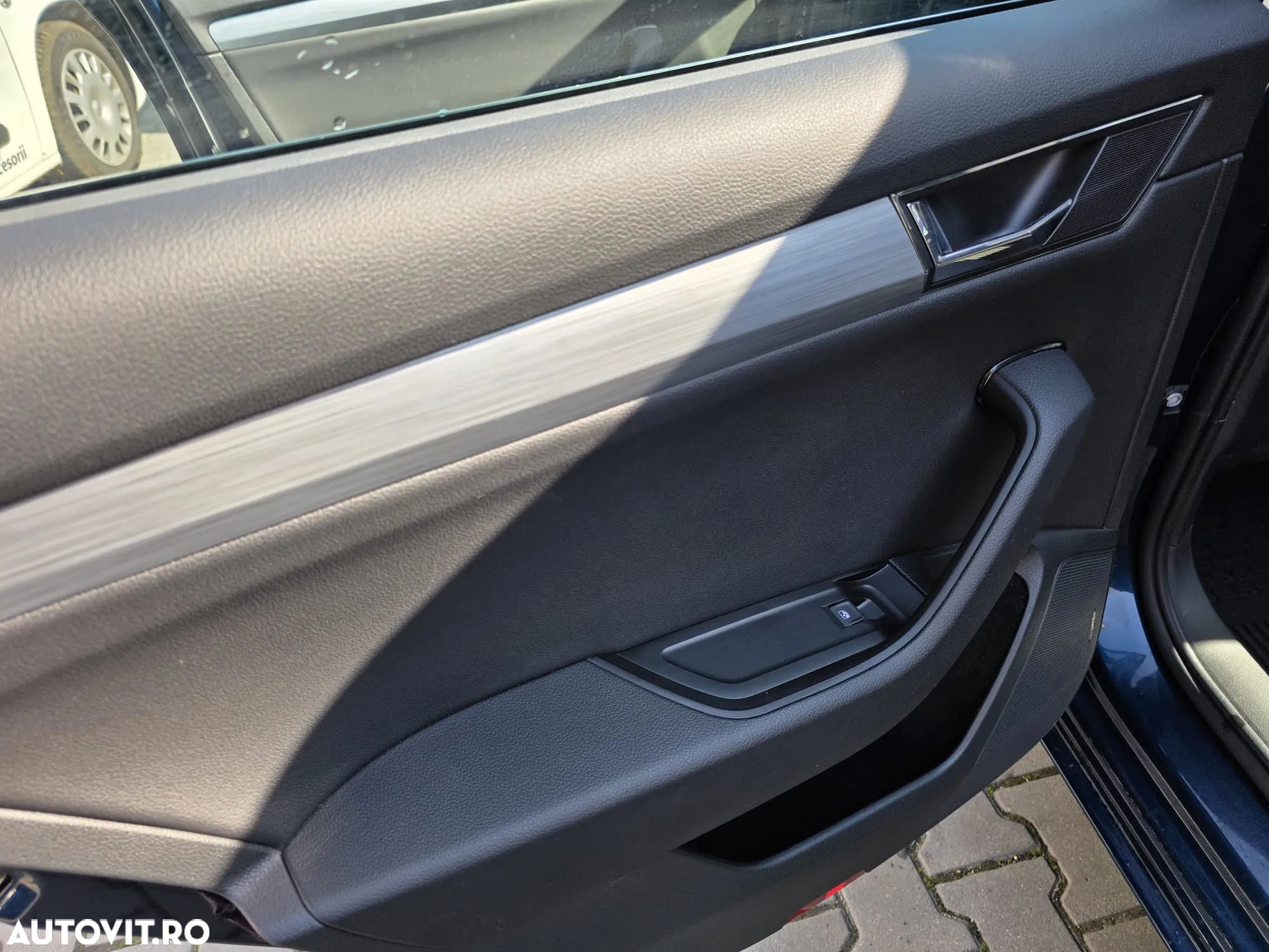 Skoda Superb Combi 2.0 TDI DSG Ambition - 22