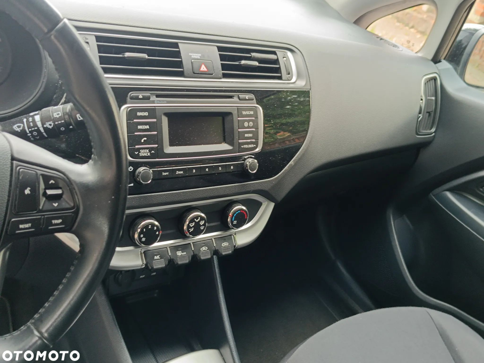 Kia Rio 1.2 Attract - 11