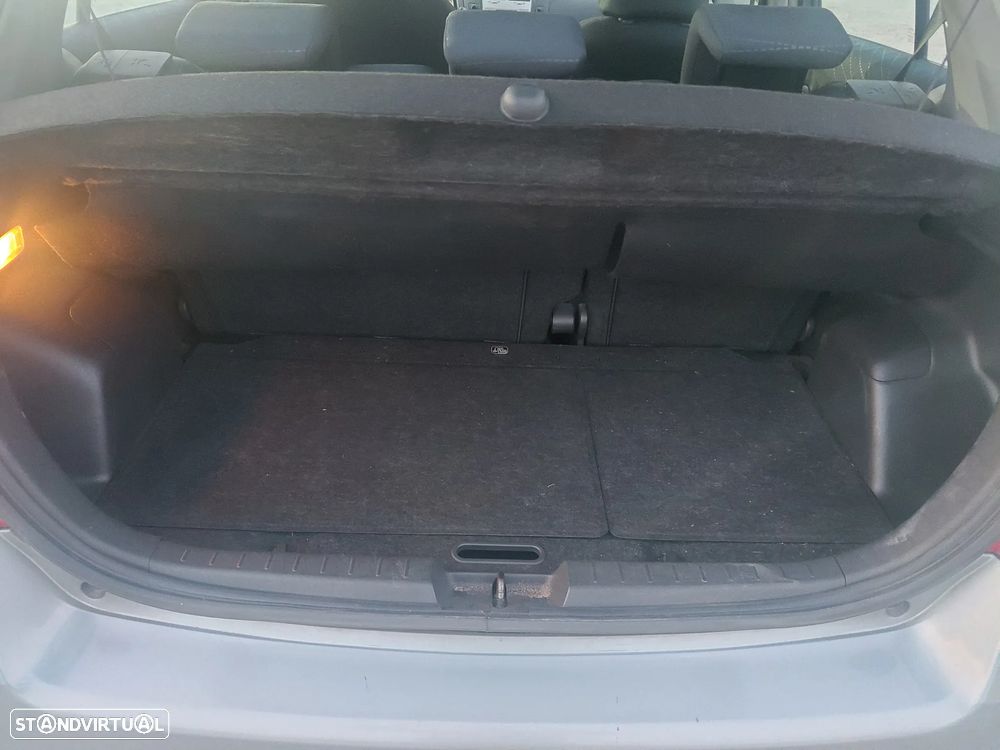 Toyota Yaris 1.4 D-4D Sol High Pack - 11