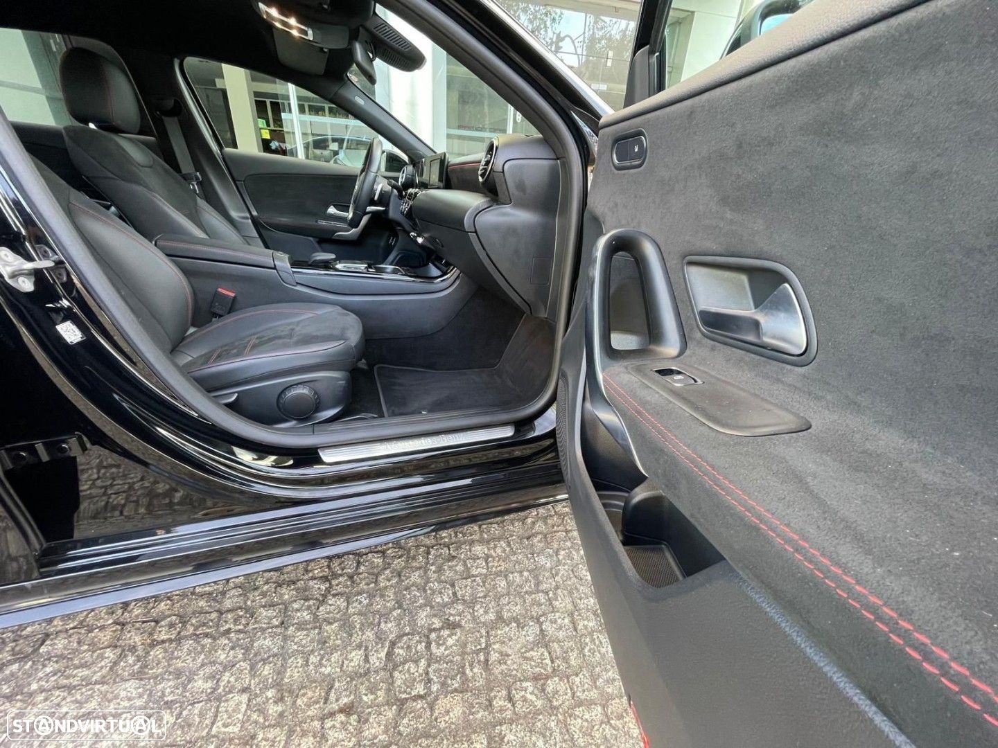 Mercedes-Benz A 250 Limousine e AMG Line - 20