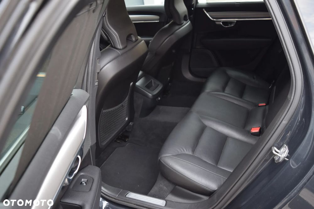 Volvo V90 D3 Momentum Pro - 35