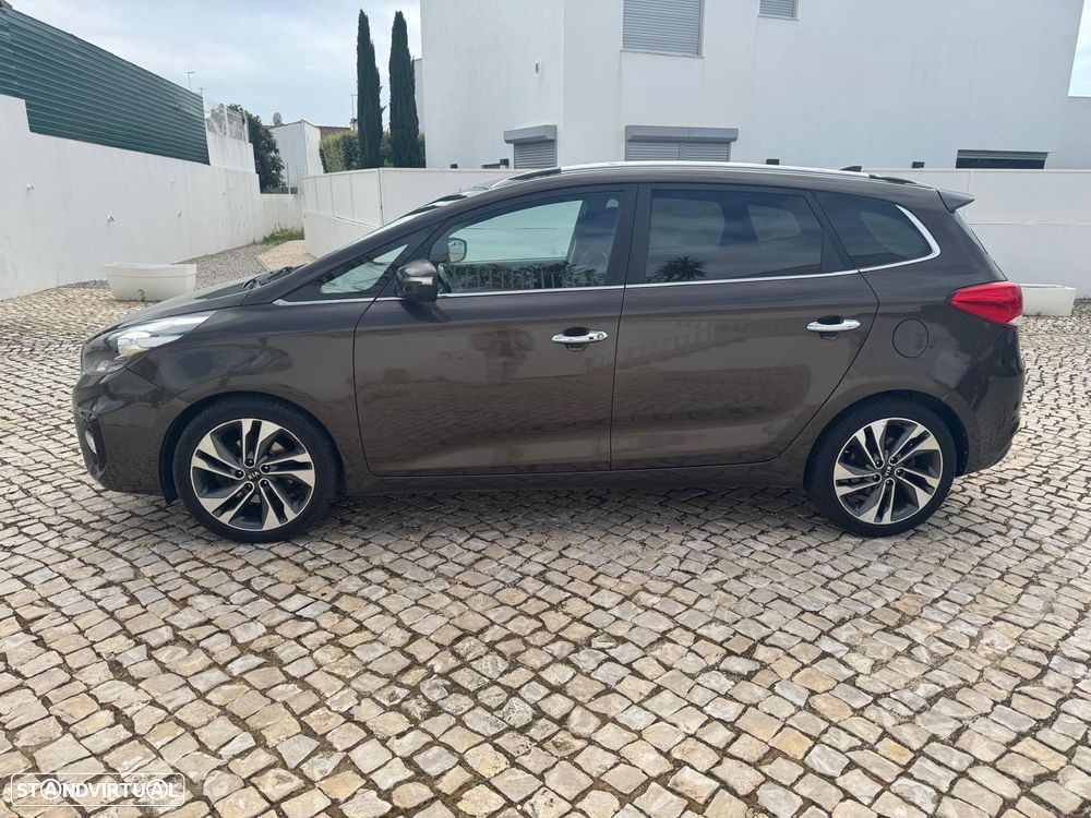 Kia Carens - 11