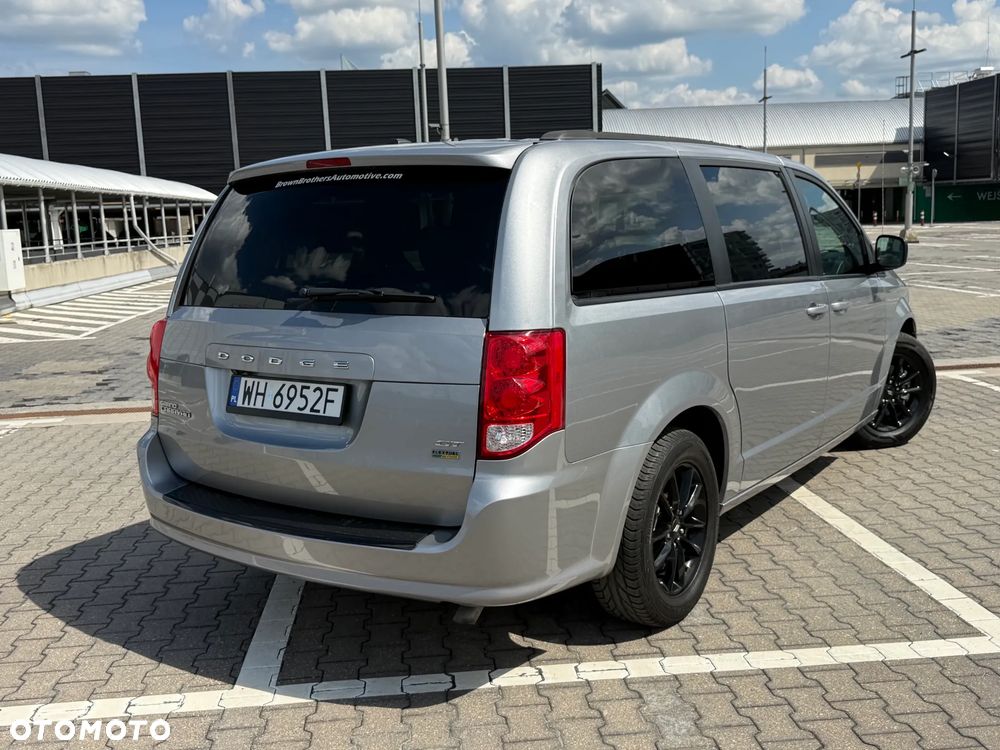 Dodge Grand Caravan - 16