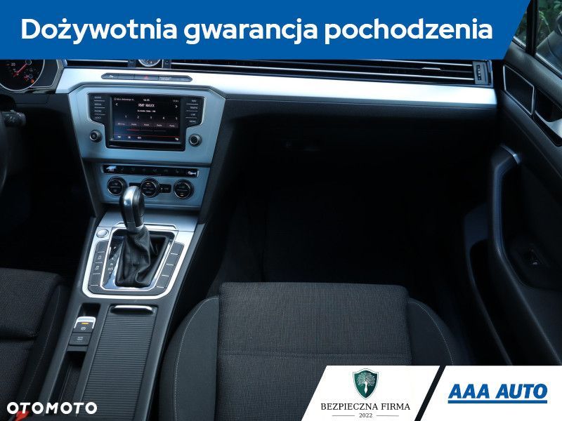Volkswagen Passat - 10