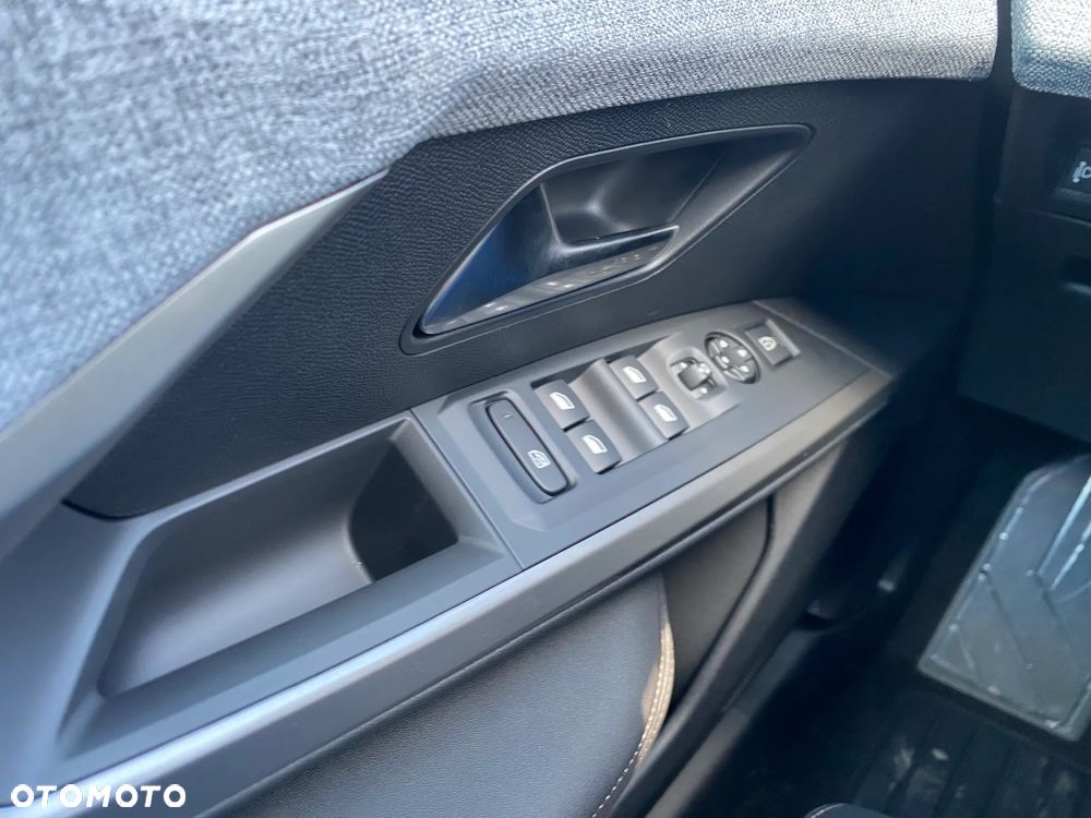 Peugeot 5008 1.2 PureTech mHEV Allure S&S e-DCS6 - 19