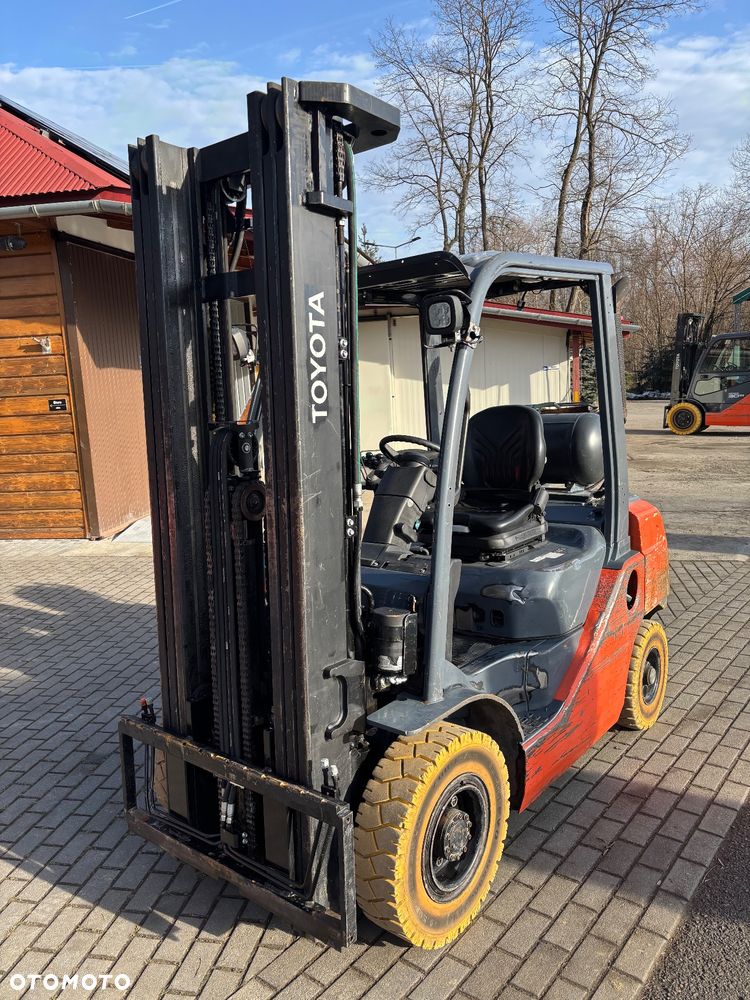 Toyota 8FGF25  Tonero 2,5t Tony LPG BENZYNA triplex - 2