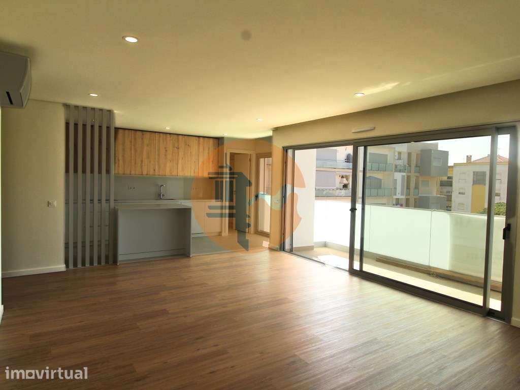 Apartamento T3, 2º piso, varanda, Vila real de Santo António - Grande imagem: 2/41