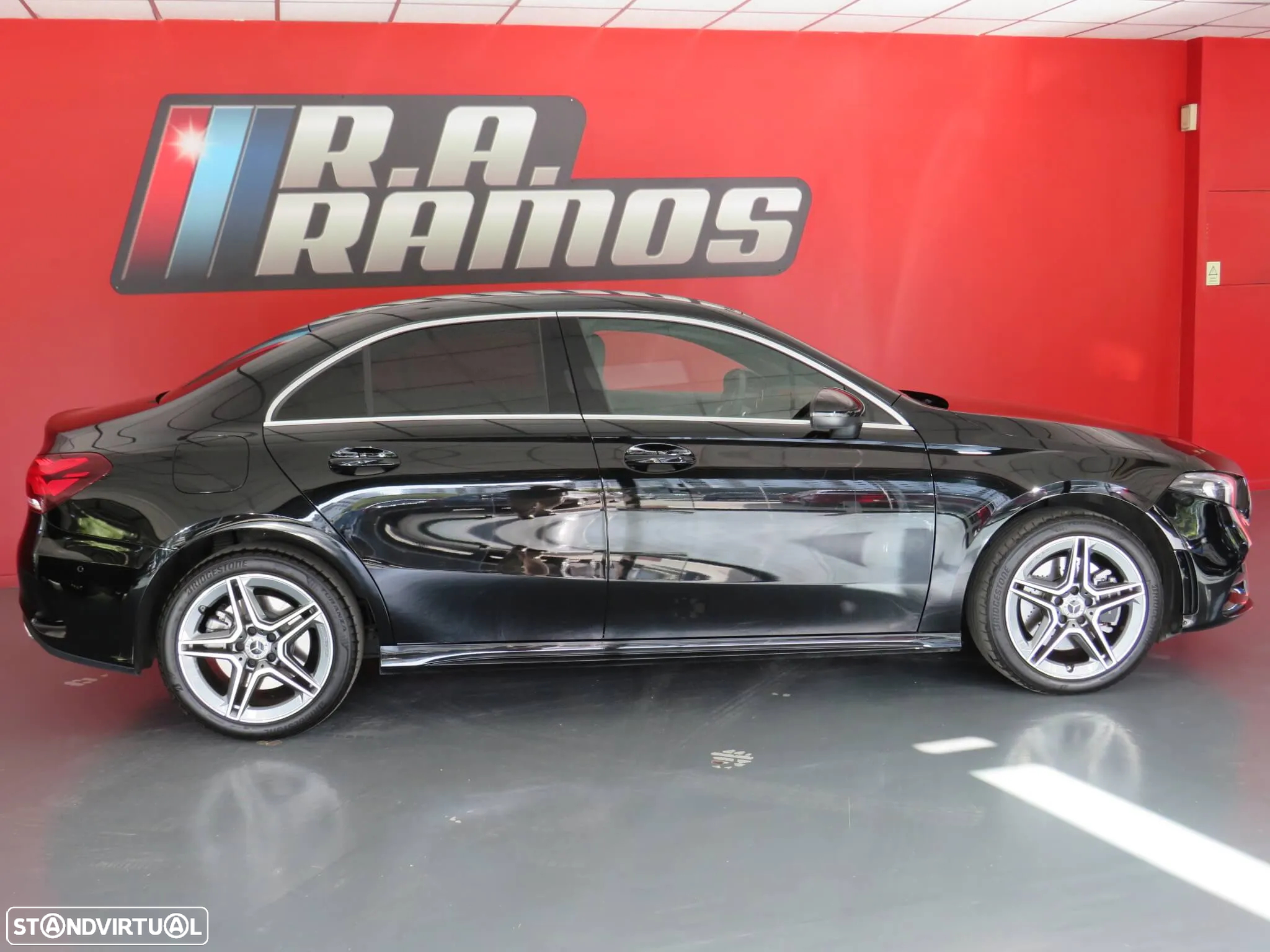 Mercedes-Benz A 250 Limousine e AMG Line - 4
