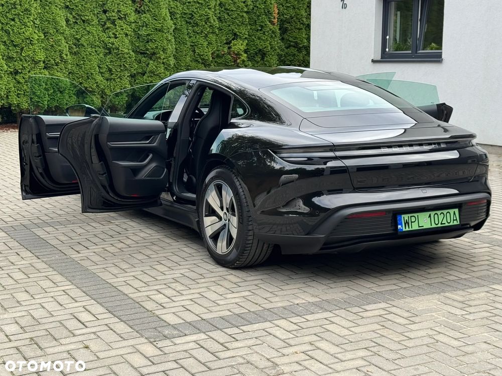 Porsche Taycan - 16