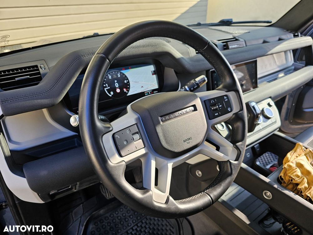 Land Rover Defender - 26