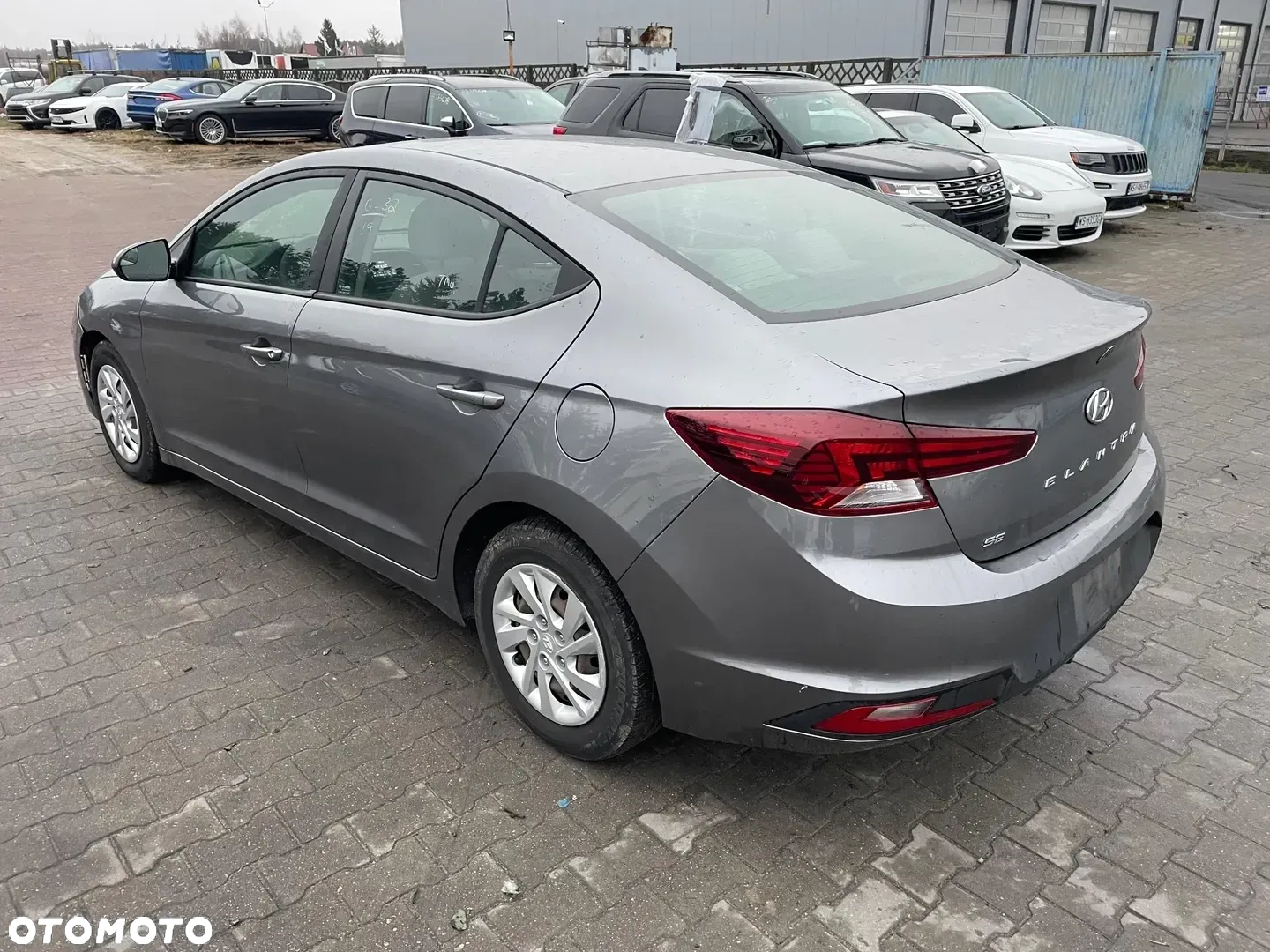 Hyundai Elantra - 3