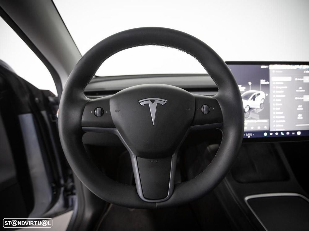 Tesla Model Y Long Range Dual Motor AWD - 16