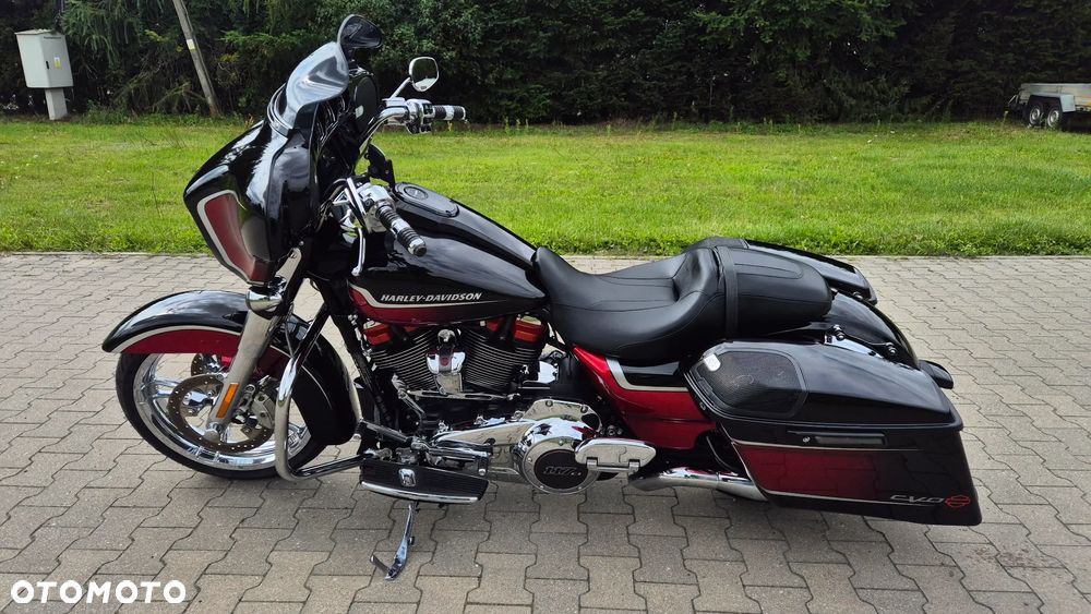Harley-Davidson CVO Street Glide - 31