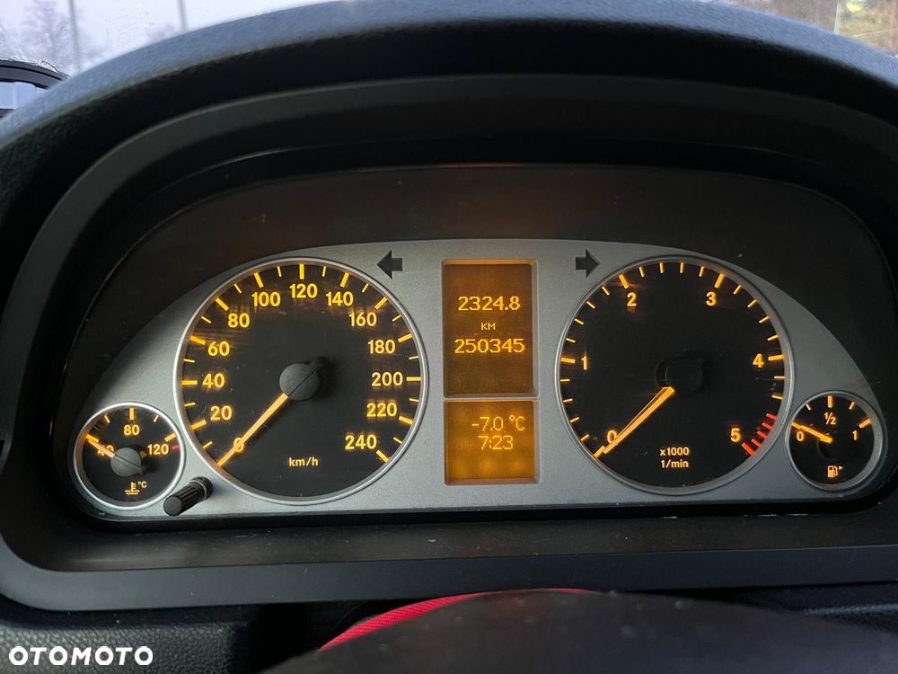 Mercedes-Benz Klasa B 180 CDI - 32