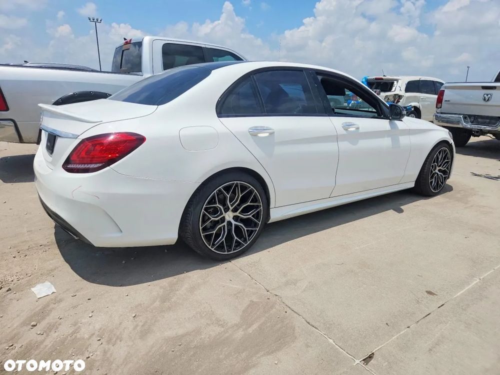 Mercedes-Benz Klasa C 300 4Matic 9G-TRONIC AMG Line - 4