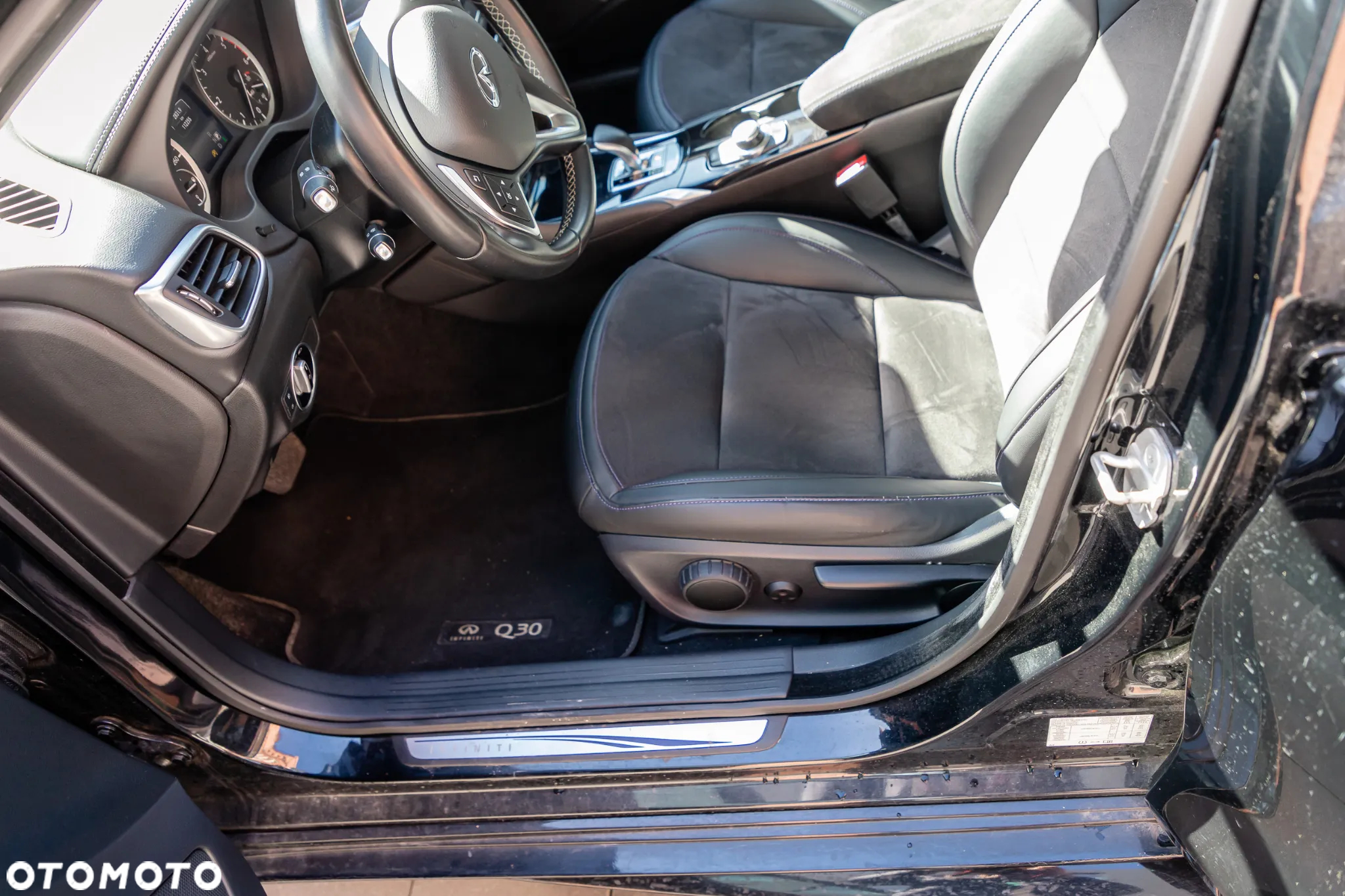 Infiniti Q30 2.2d Premium Tech AWD 7DCT - 17