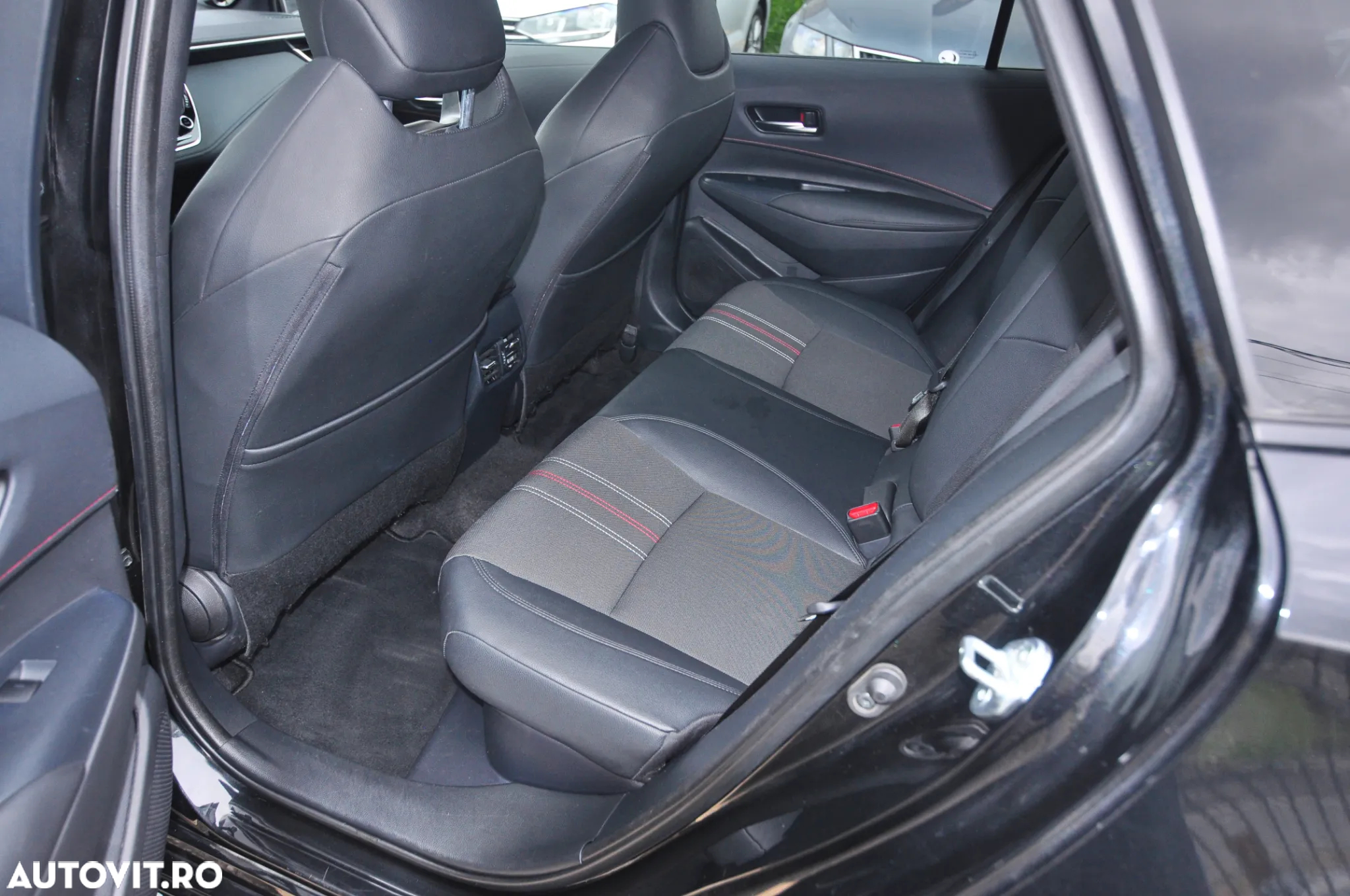 Toyota Corolla 2.0 Hybrid GR Sport - 8