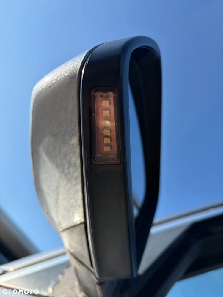 BMW Seria 5 545i - 31