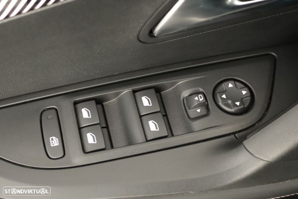 Peugeot e-2008 54 kWh Allure - 21