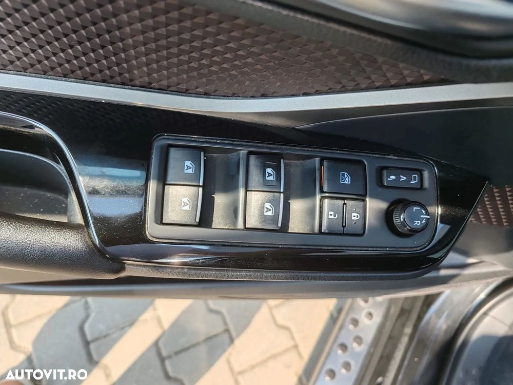 Toyota C-HR 1.8 HSD 4x2 CVT C-lassy LED - 14
