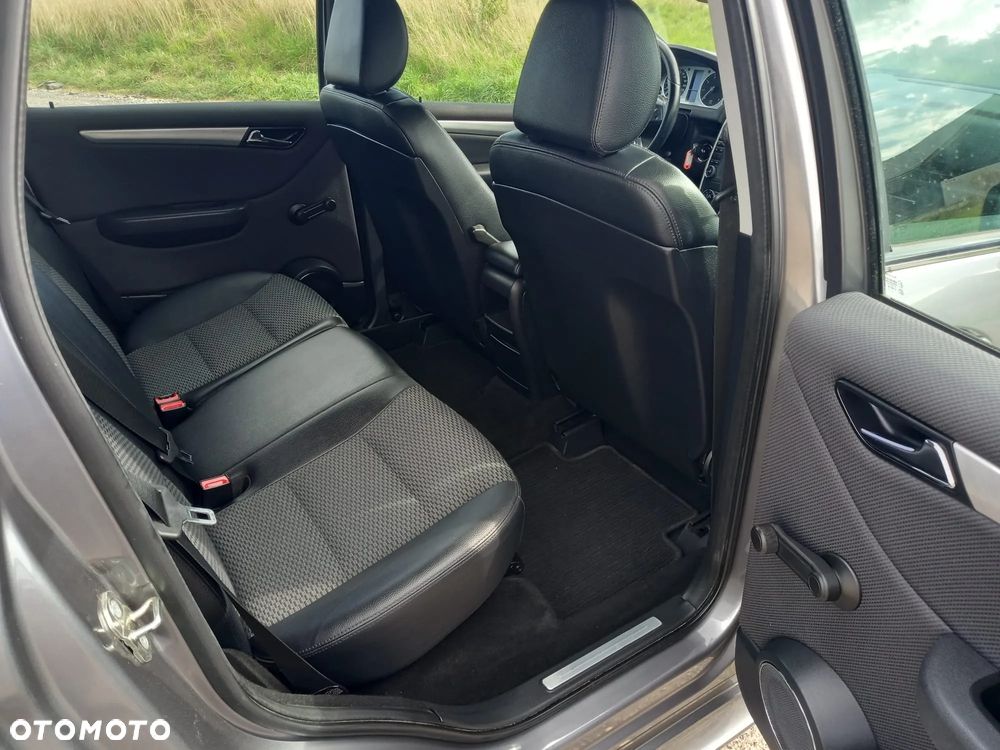 Mercedes-Benz Klasa B 180 BlueEFFICIENCY SPORT EDITION - 12