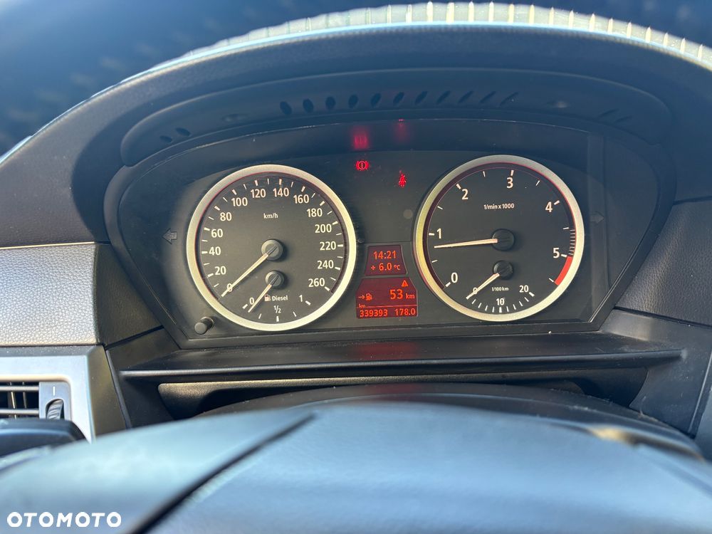 BMW Seria 5 520d - 25