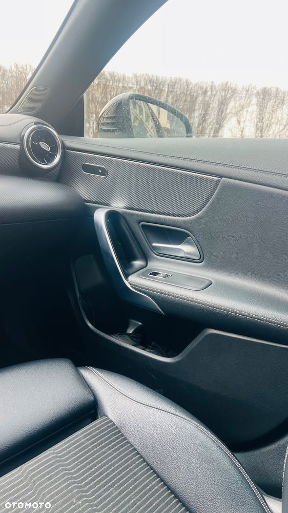 Mercedes-Benz CLA 180 7G-DCT - 18