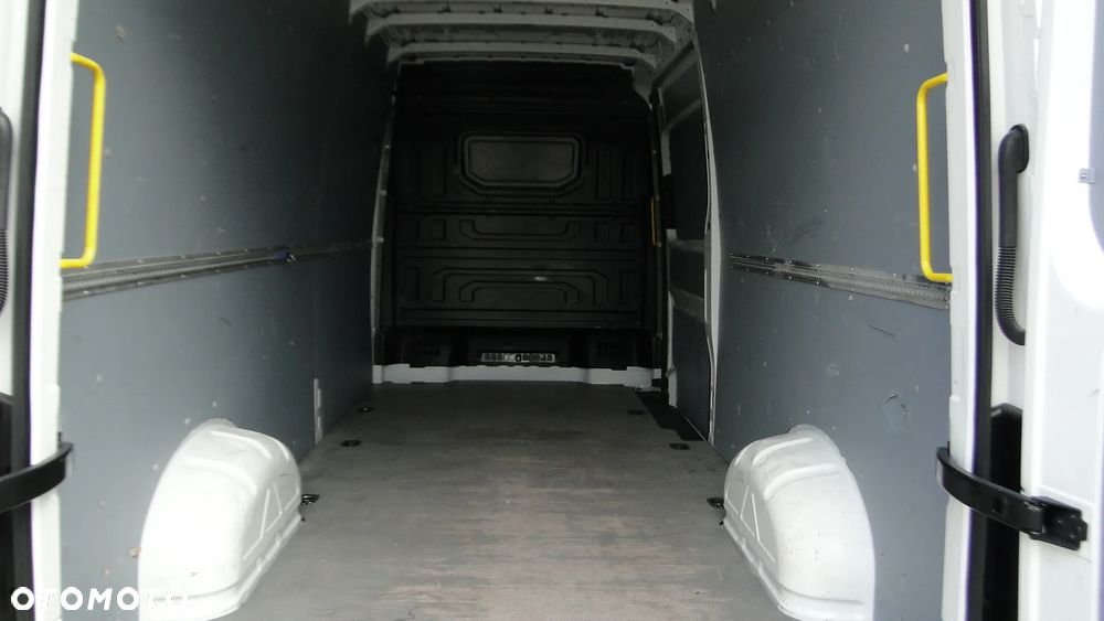 Volkswagen CRAFTER - 11