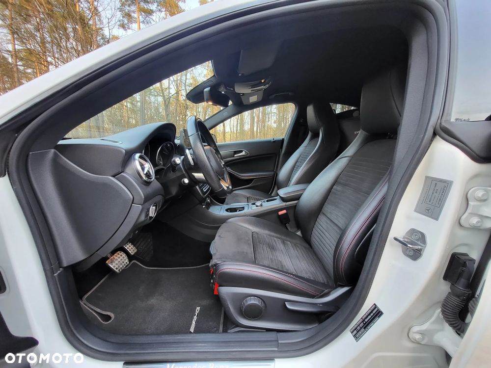 Mercedes-Benz CLA 220 4-Matic AMG Line - 17