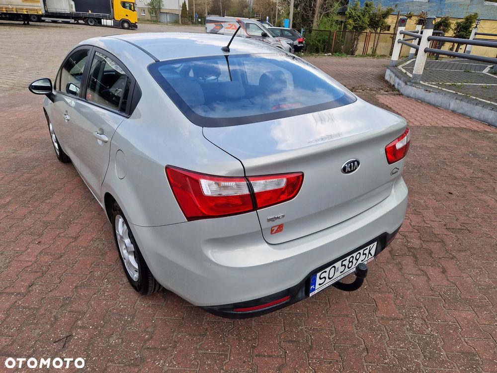 Kia Rio 1.2 L - 9