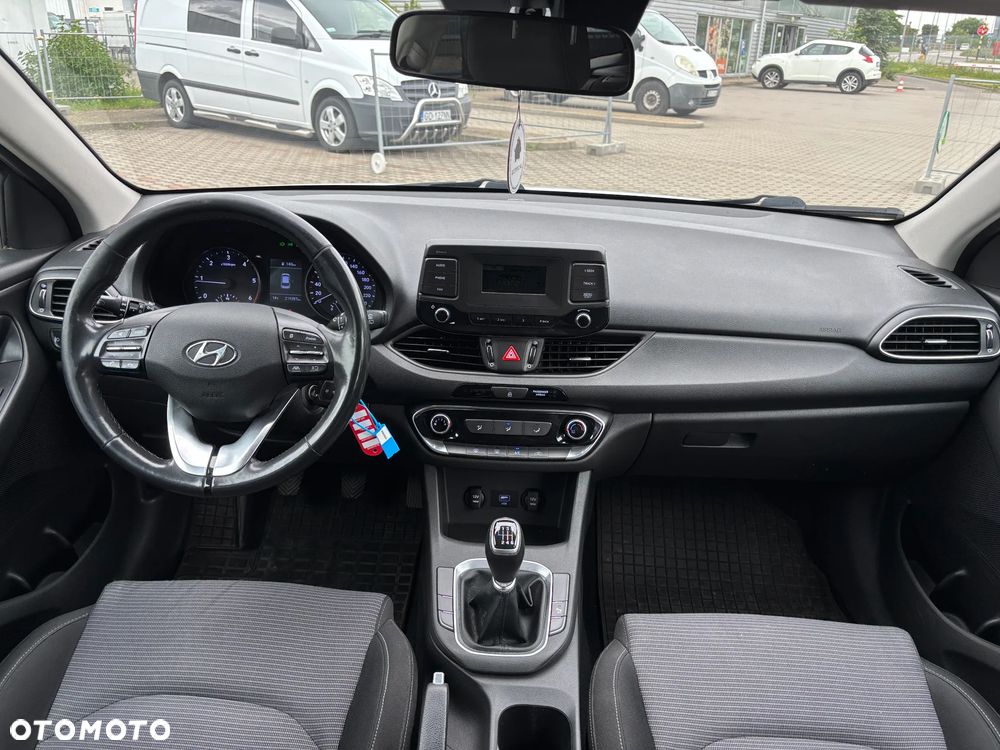 Hyundai i30 1.6 D Classic + - 8