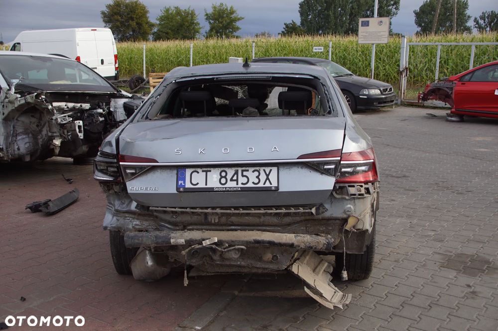 Auto na części - Skoda Superb III Lift 1.5 TSI 150 KM DPCA UEU LF7M 2021R Silnik Skrzynia Drzwi Szyba Lampa Klamka Deska Kokpit Sterownik Moduł Licznik Wyświetlacz Kierownica - 5
