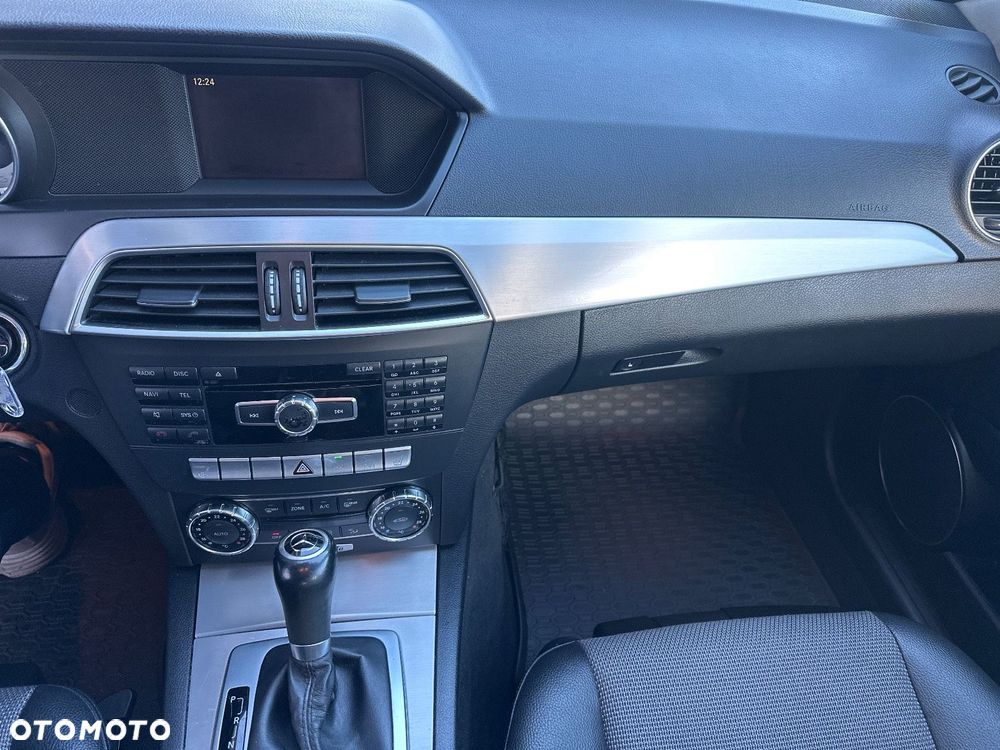 Mercedes-Benz Klasa C 180 CGI Automatik BlueEFFICIENCY Avantgarde - 17