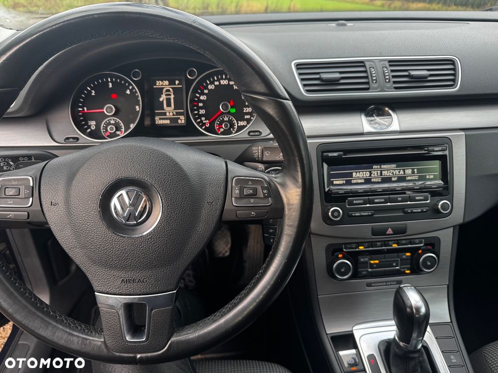 Volkswagen Passat 2.0 TDI DPF DSG Highline - 25
