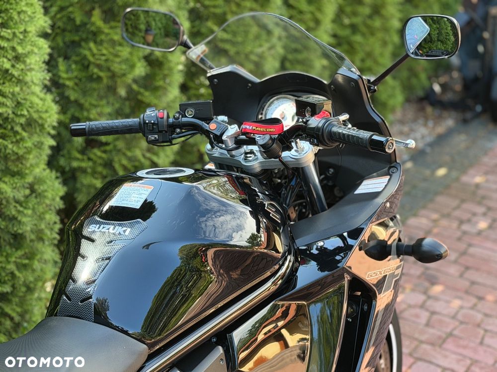 Suzuki GSX - 14