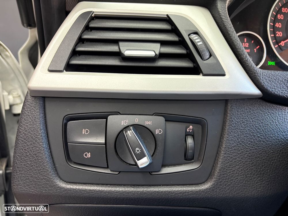 BMW 320 d Aut. Sport Line - 47