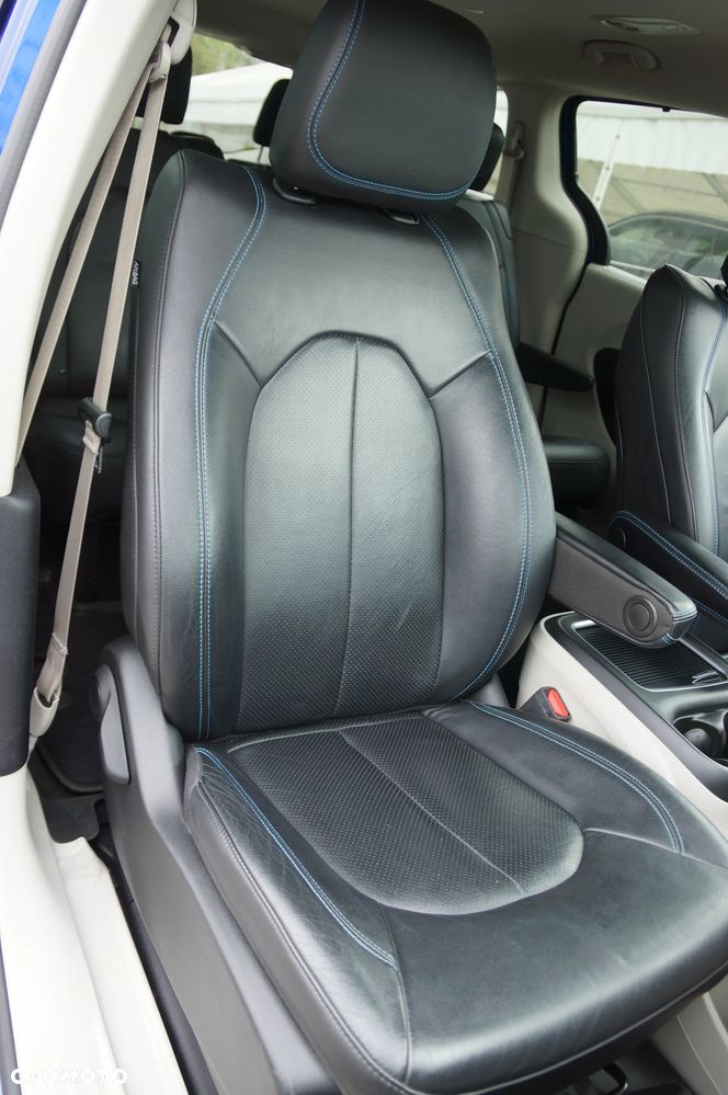 Chrysler Pacifica - 26