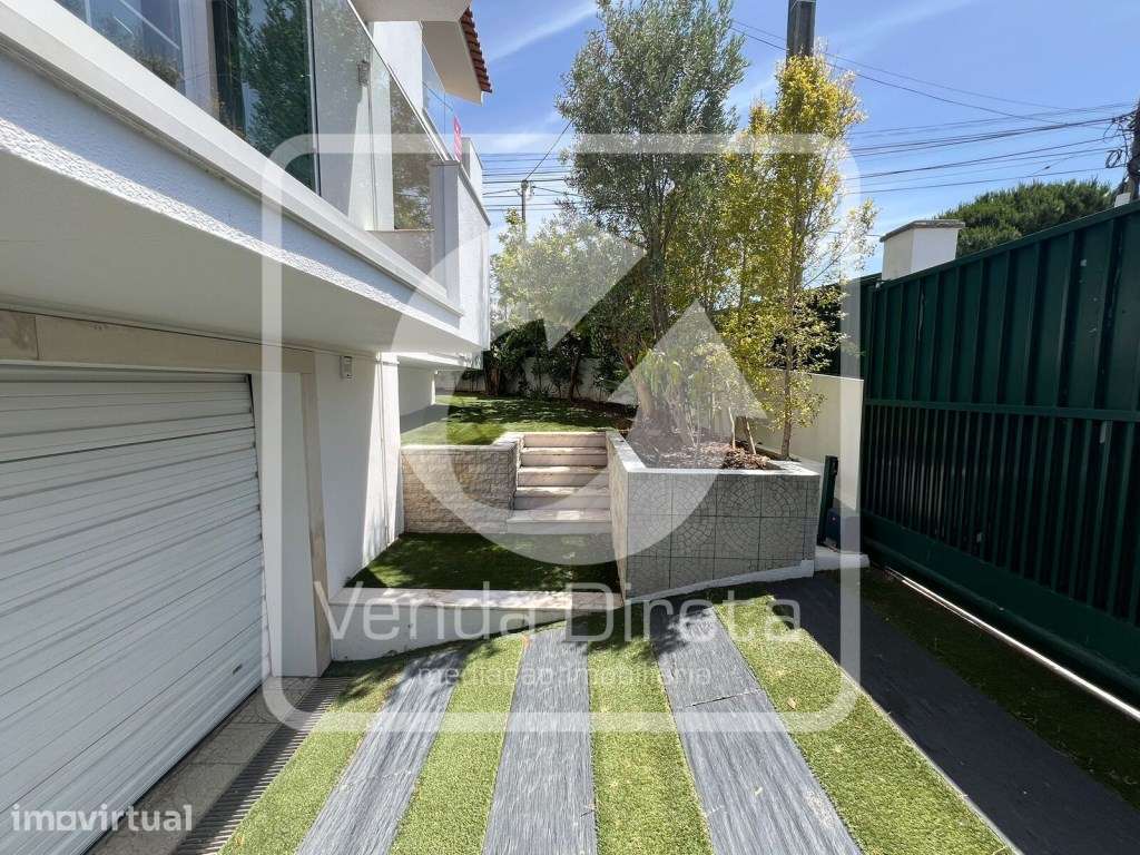 Moradia T4 Isolada com Piscina e Garagem no Estoril | IMÓVEL DA BANCA - Grande imagem: 4/42