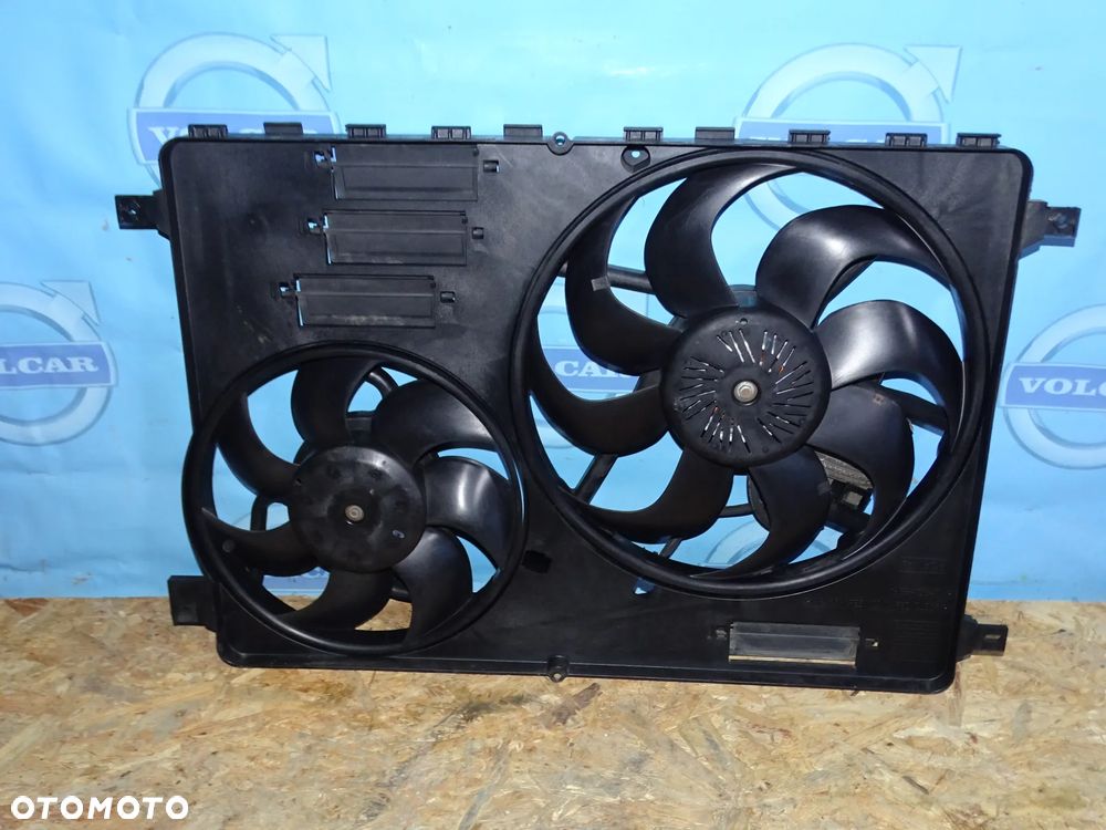 WENTYLATOR CHŁODNIC VOLVO V60,S60,V70,XC70 2,4D KOMPLETNY 8240547 - 2