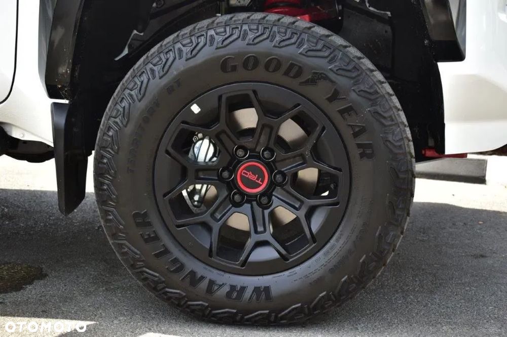 Toyota Tacoma - 8