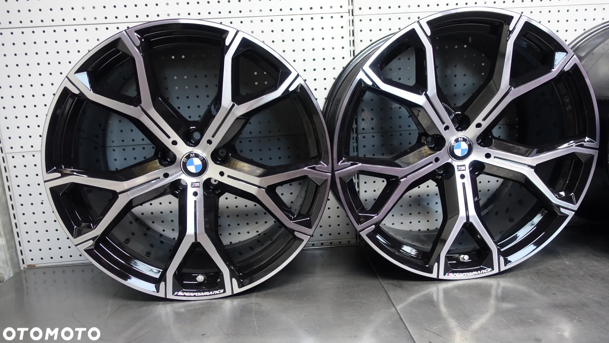 Felgi BMW X5 X6 G05 G06 21 9,5 10,5J ET 37 43 5x112 8071998 - 3