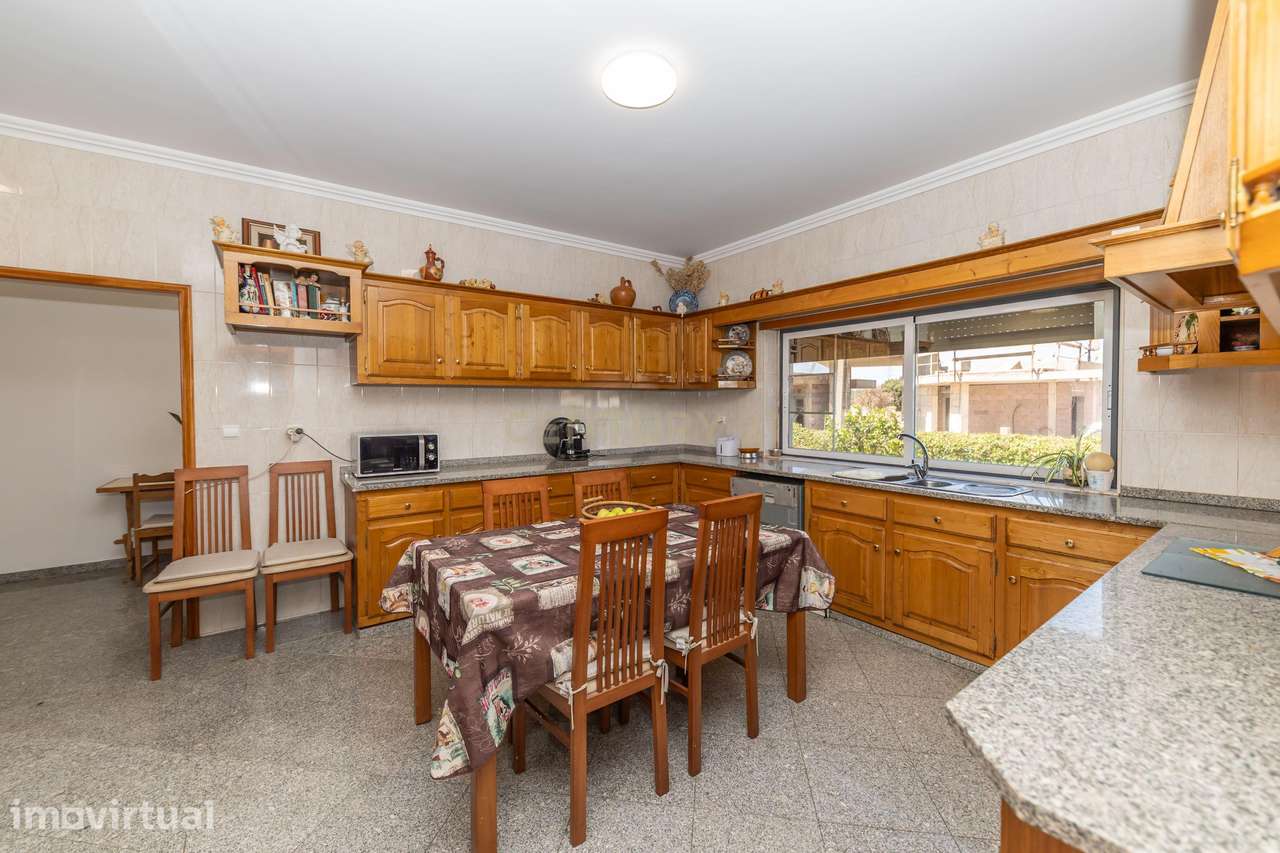 Luxuosa Moradia T4 em Belverde com espaço aconchegante - Grande imagem: 2/41
