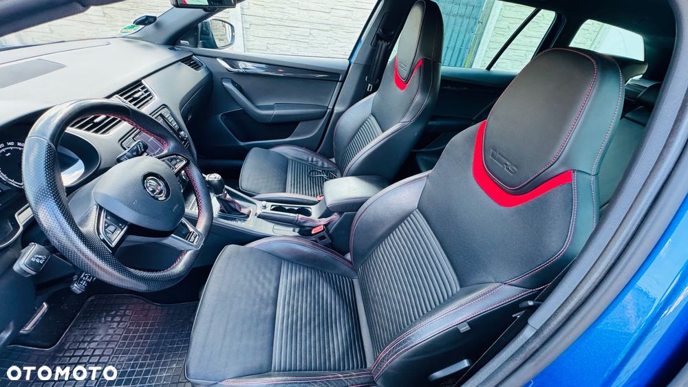 Skoda Octavia 2.0 TDI DSG RS - 32