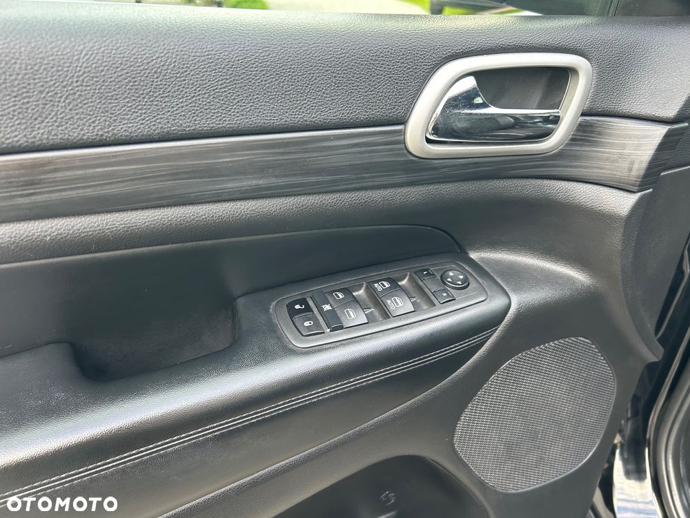 Jeep Grand Cherokee - 12