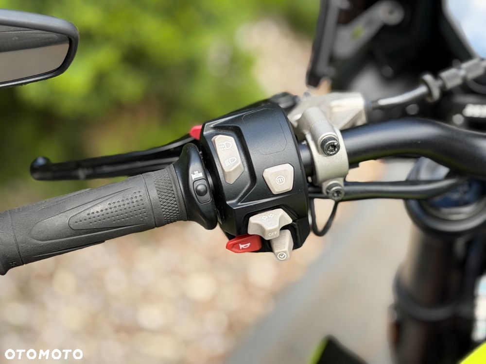 Triumph Street Triple - 29