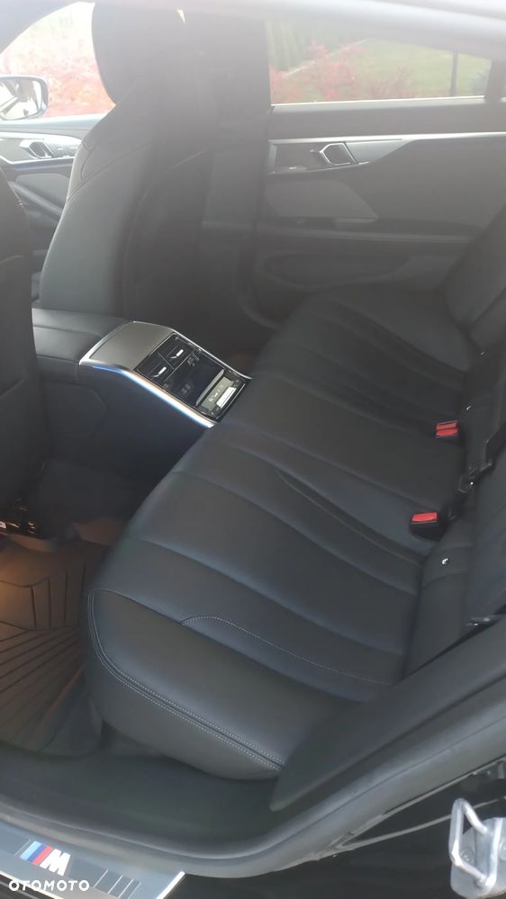 BMW Seria 8 - 11