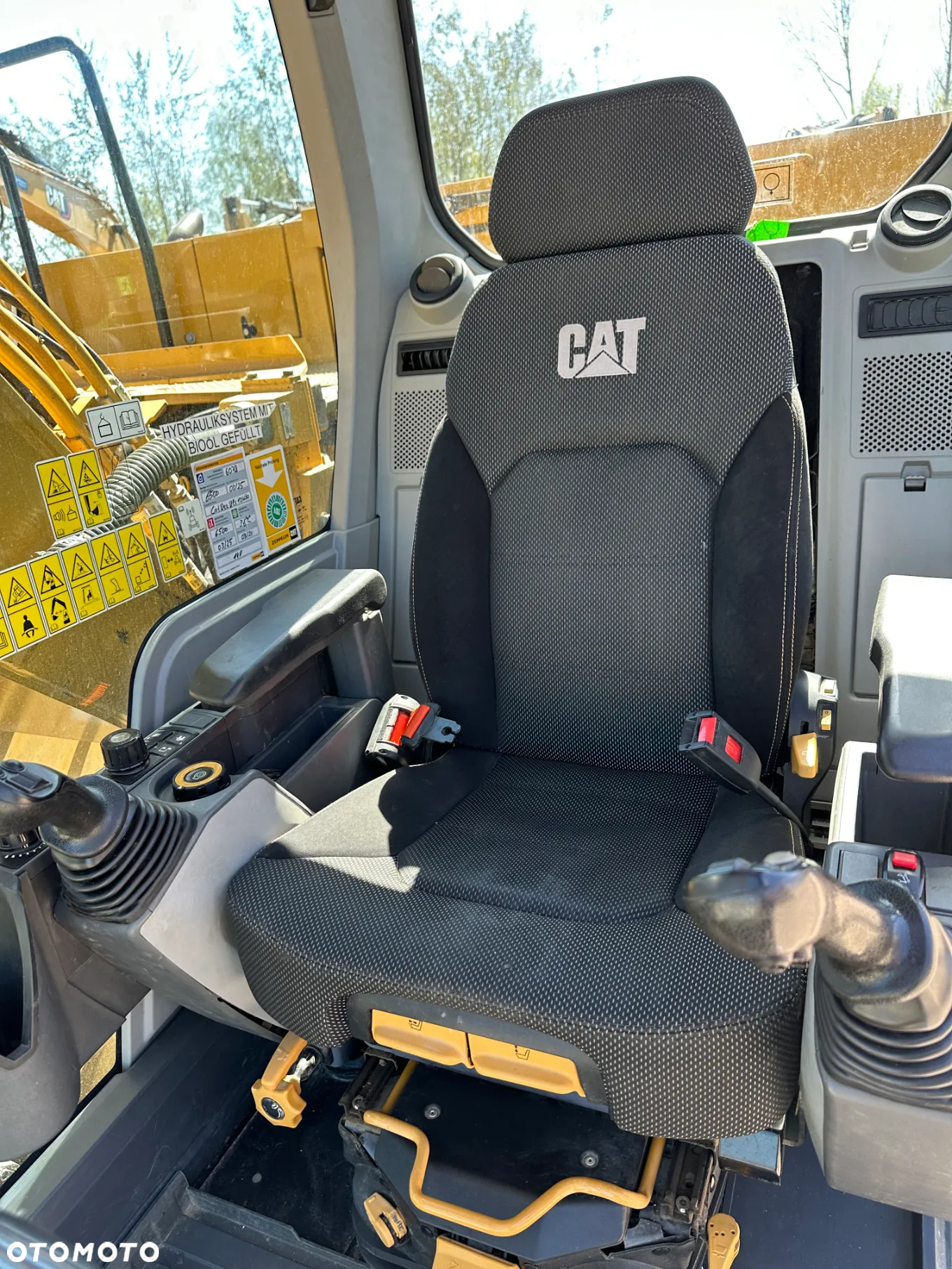 Caterpillar 323 - 7
