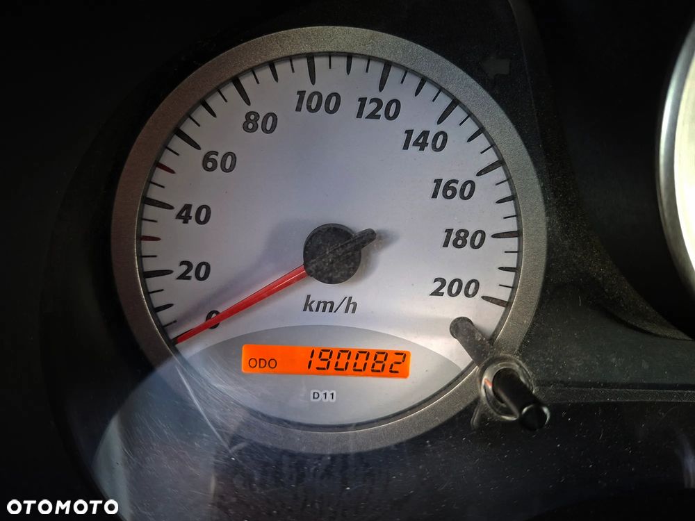 Toyota RAV4 D-4D 4x4 - 13